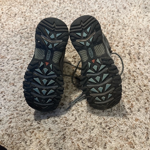 KEEN Targhee III Waterproof Mid Hiking Boots - Women's US 7.5/EU 38 - Picture 3 of 3